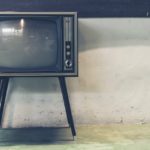 Samotny odetchnięcie przed telewizorem, lub niedzielne serialowe popołudnie, umila nam czas wolny ,a także pozwala się zrelaksować.
